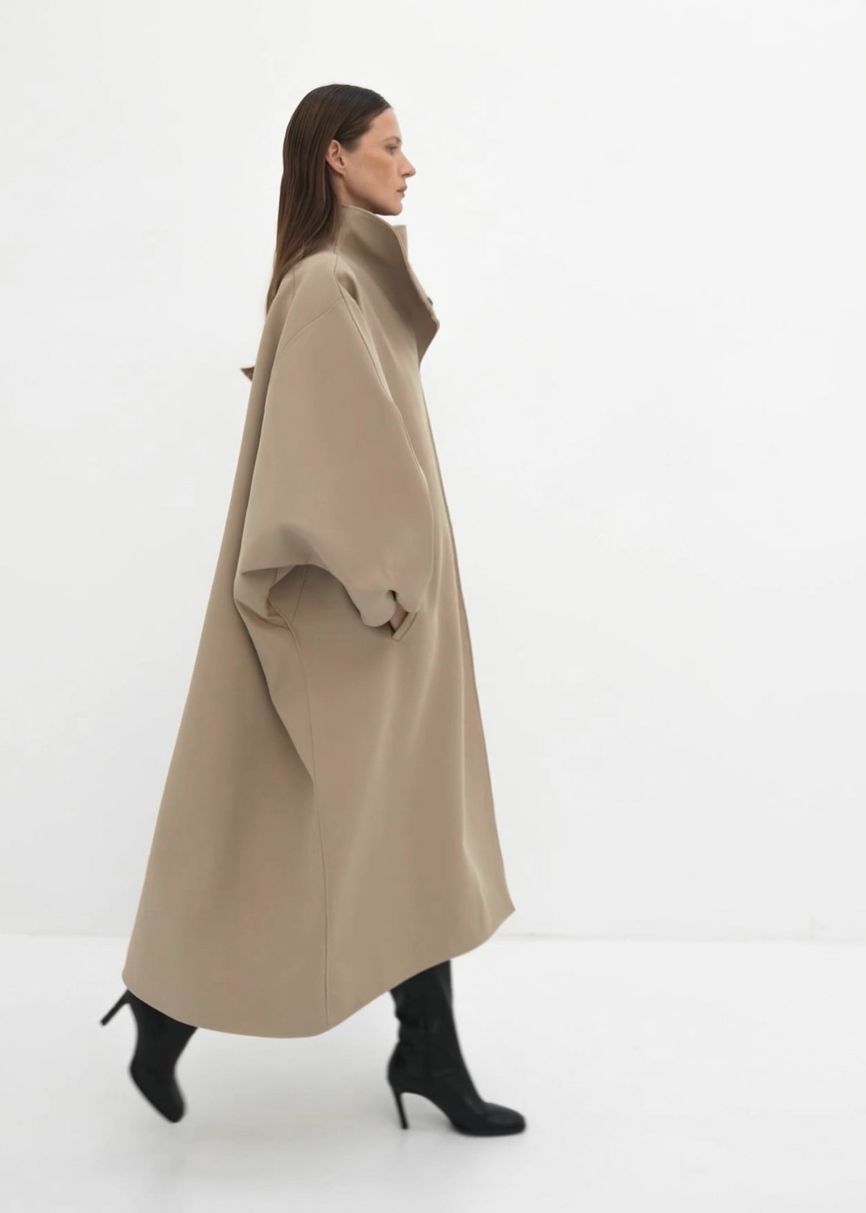 Signature Mia Coat in beige – Diana Milkanova