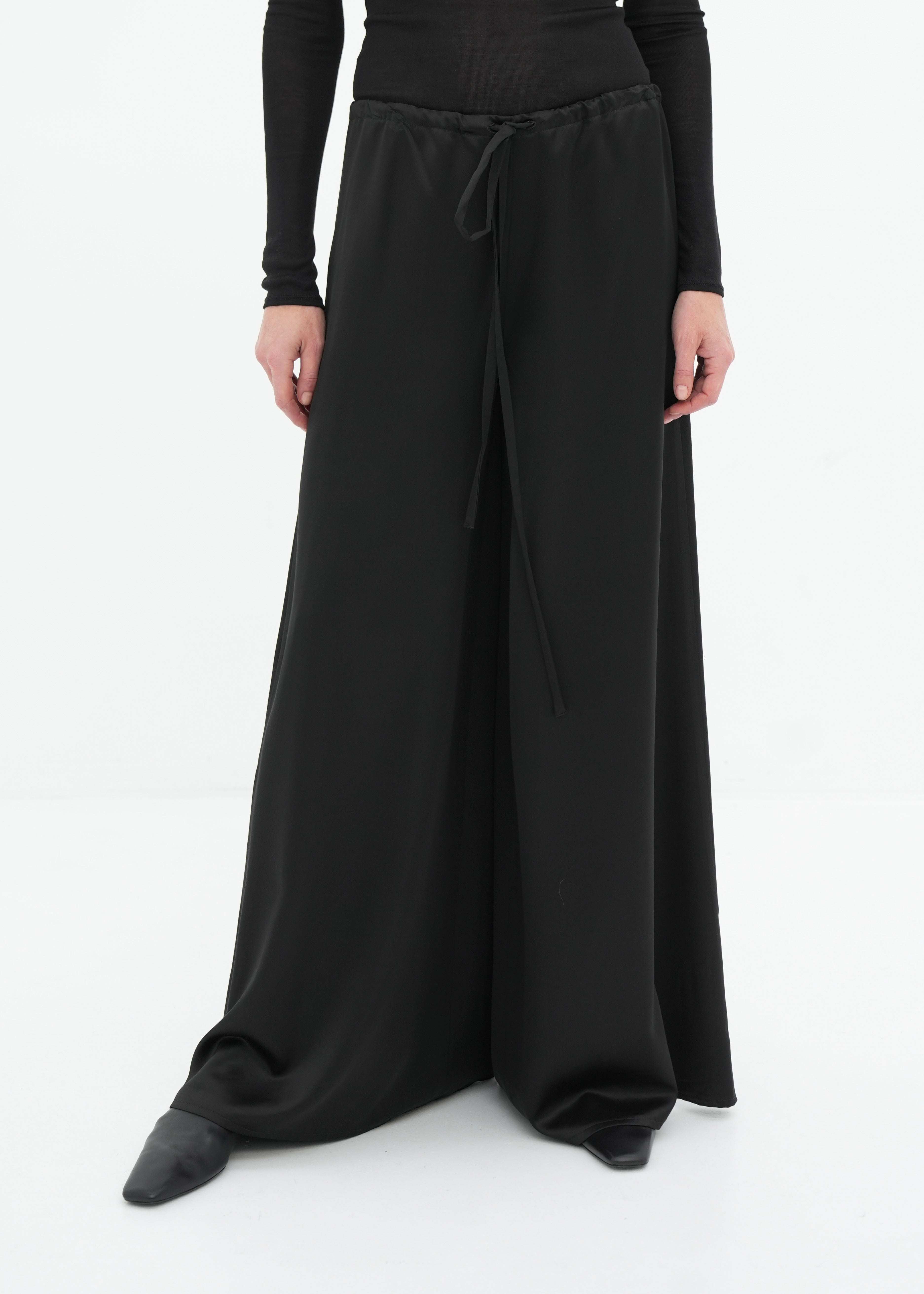 Wide fluid evening trousers – Diana Milkanova