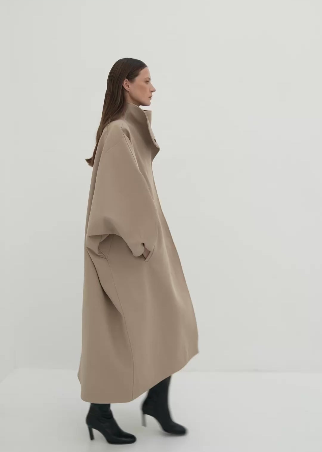 Signature Mia Coat in beige – Diana Milkanova